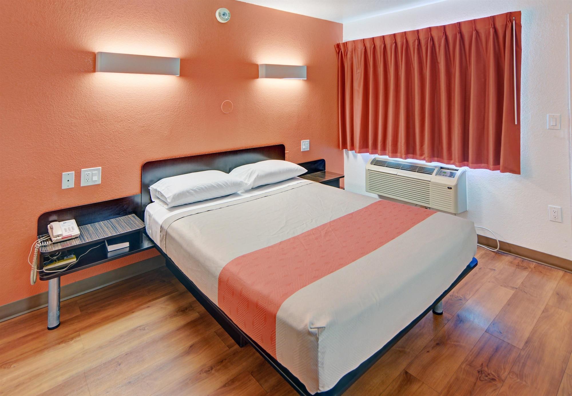 Motel 6 Denton, Tx - Unt Екстер'єр фото