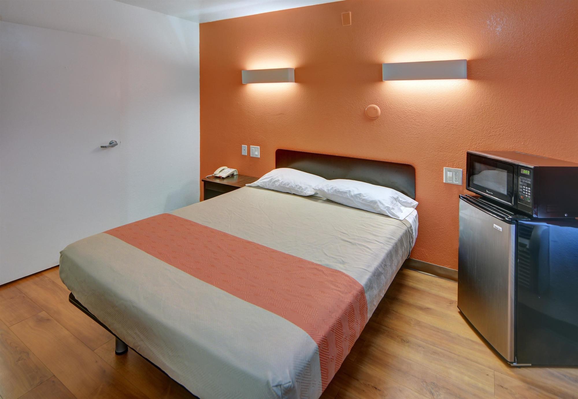 Motel 6 Denton, Tx - Unt Екстер'єр фото
