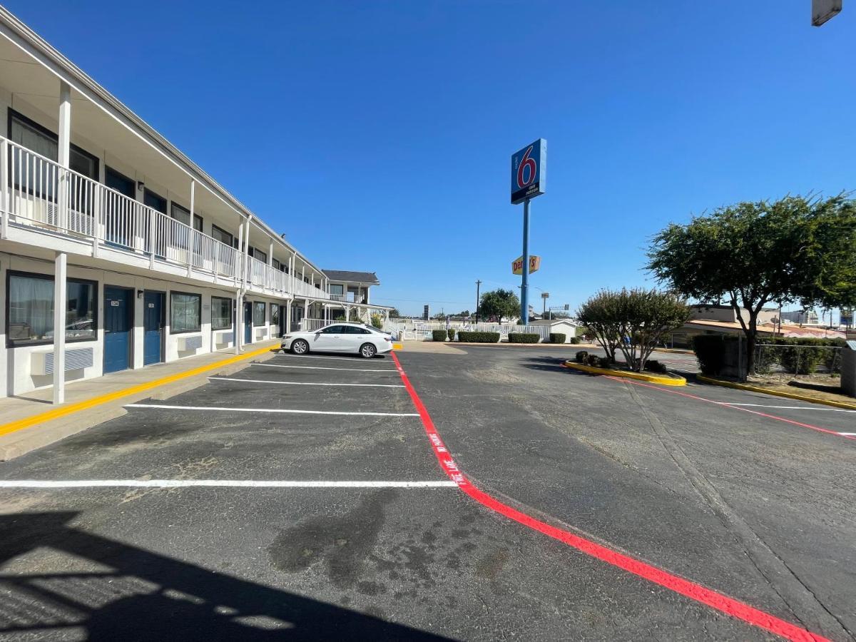 Motel 6 Denton, Tx - Unt Екстер'єр фото