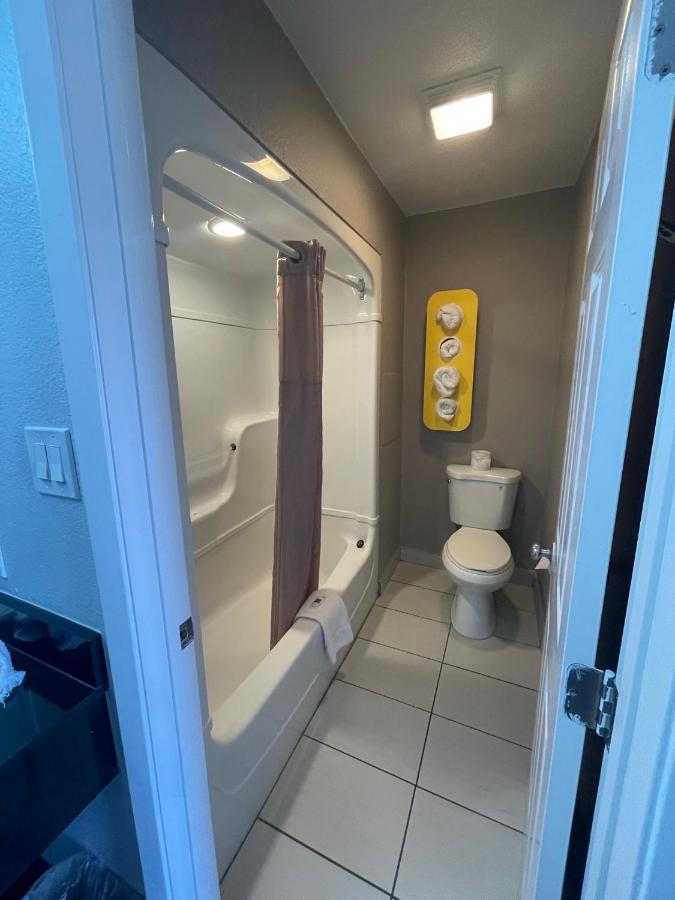 Motel 6 Denton, Tx - Unt Екстер'єр фото