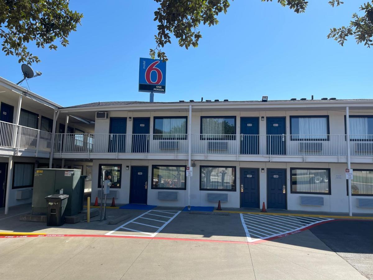 Motel 6 Denton, Tx - Unt Екстер'єр фото
