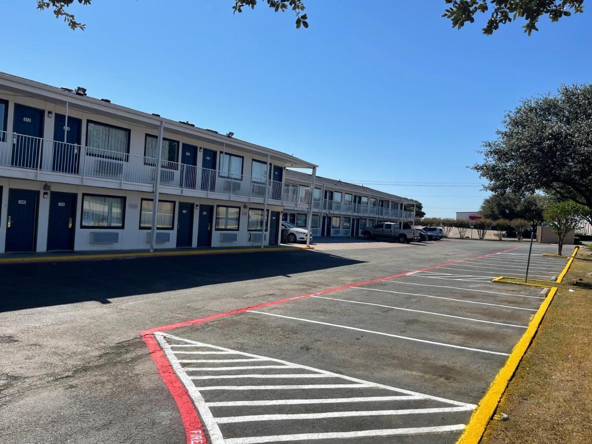 Motel 6 Denton, Tx - Unt Екстер'єр фото