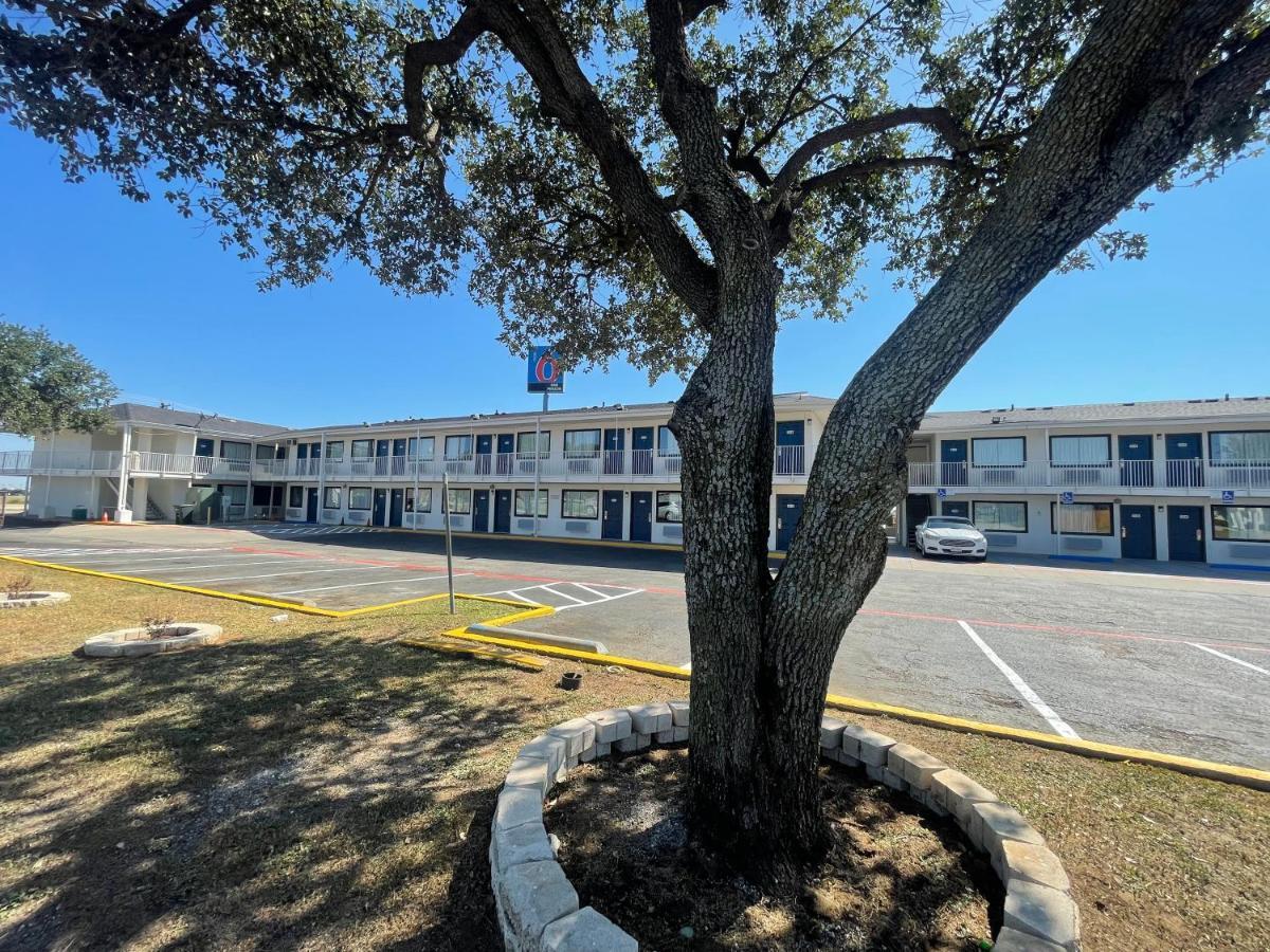 Motel 6 Denton, Tx - Unt Екстер'єр фото