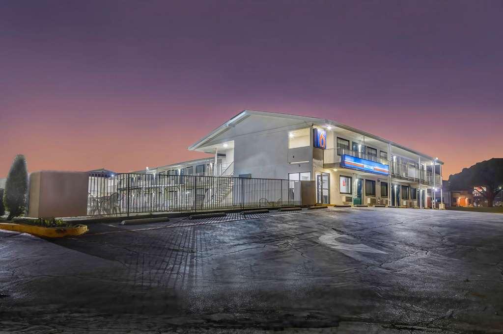 Motel 6 Denton, Tx - Unt Екстер'єр фото