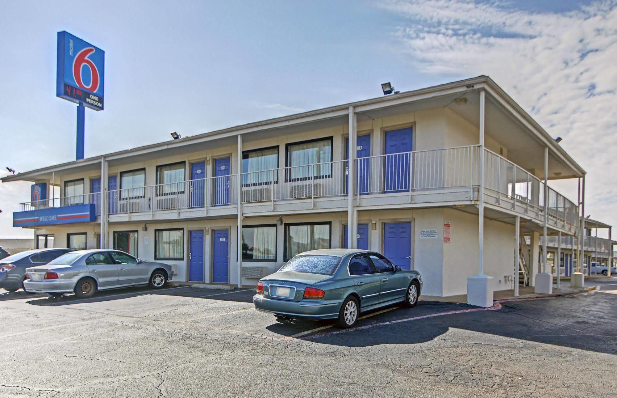 Motel 6 Denton, Tx - Unt Екстер'єр фото