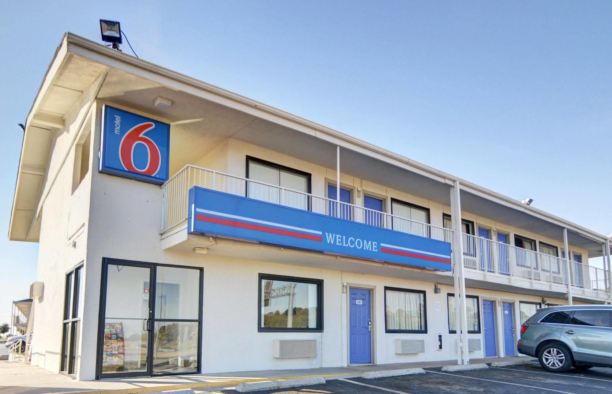 Motel 6 Denton, Tx - Unt Екстер'єр фото