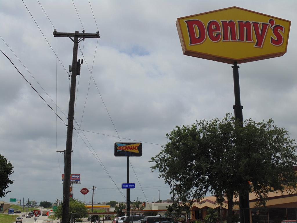 Motel 6 Denton, Tx - Unt Екстер'єр фото